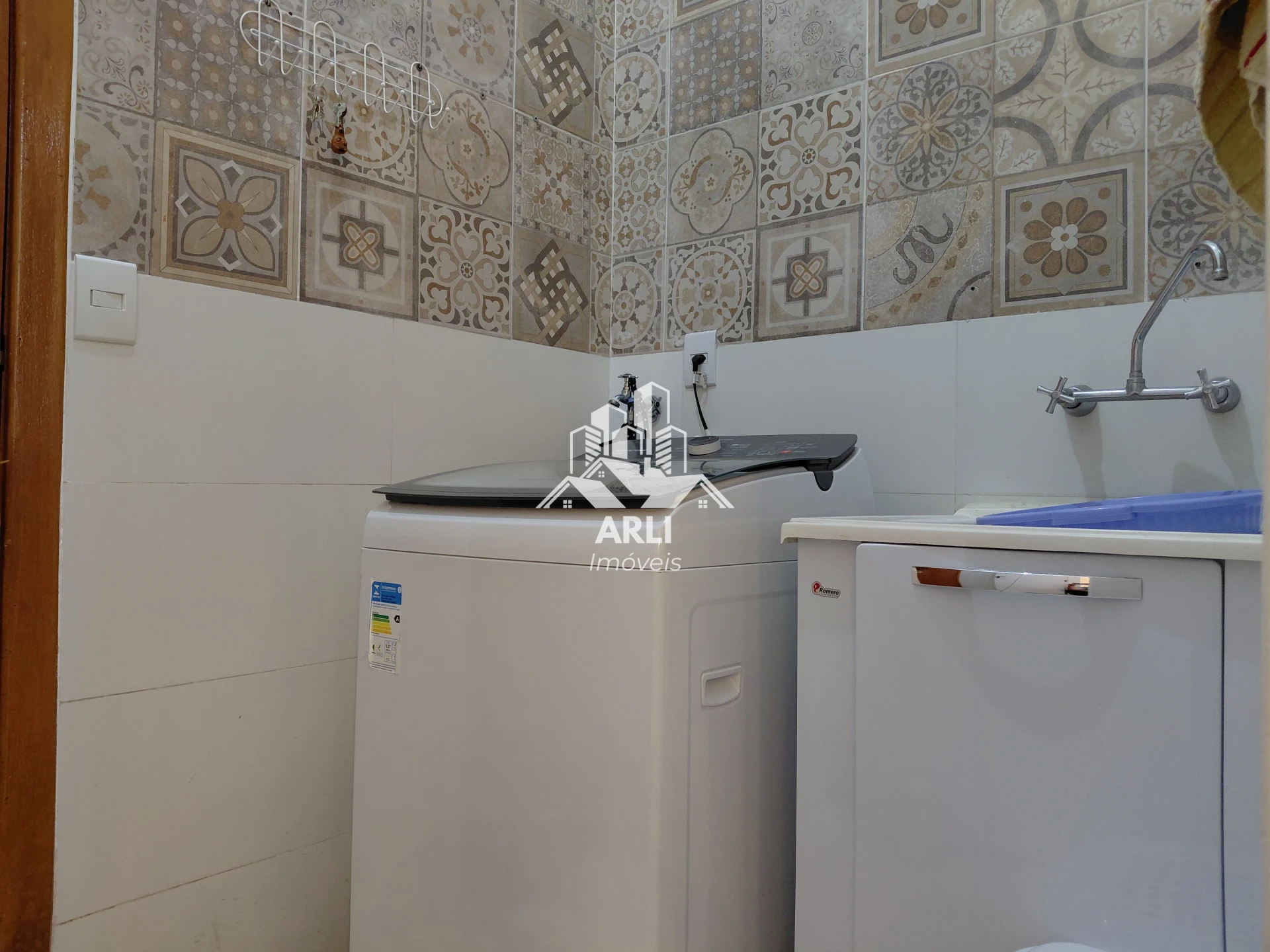 CASA ASSOBRADADA À VENDA – EXCELENTE LOCALIZAÇÃO NA ZONA SUL DE MARÍLIA - 