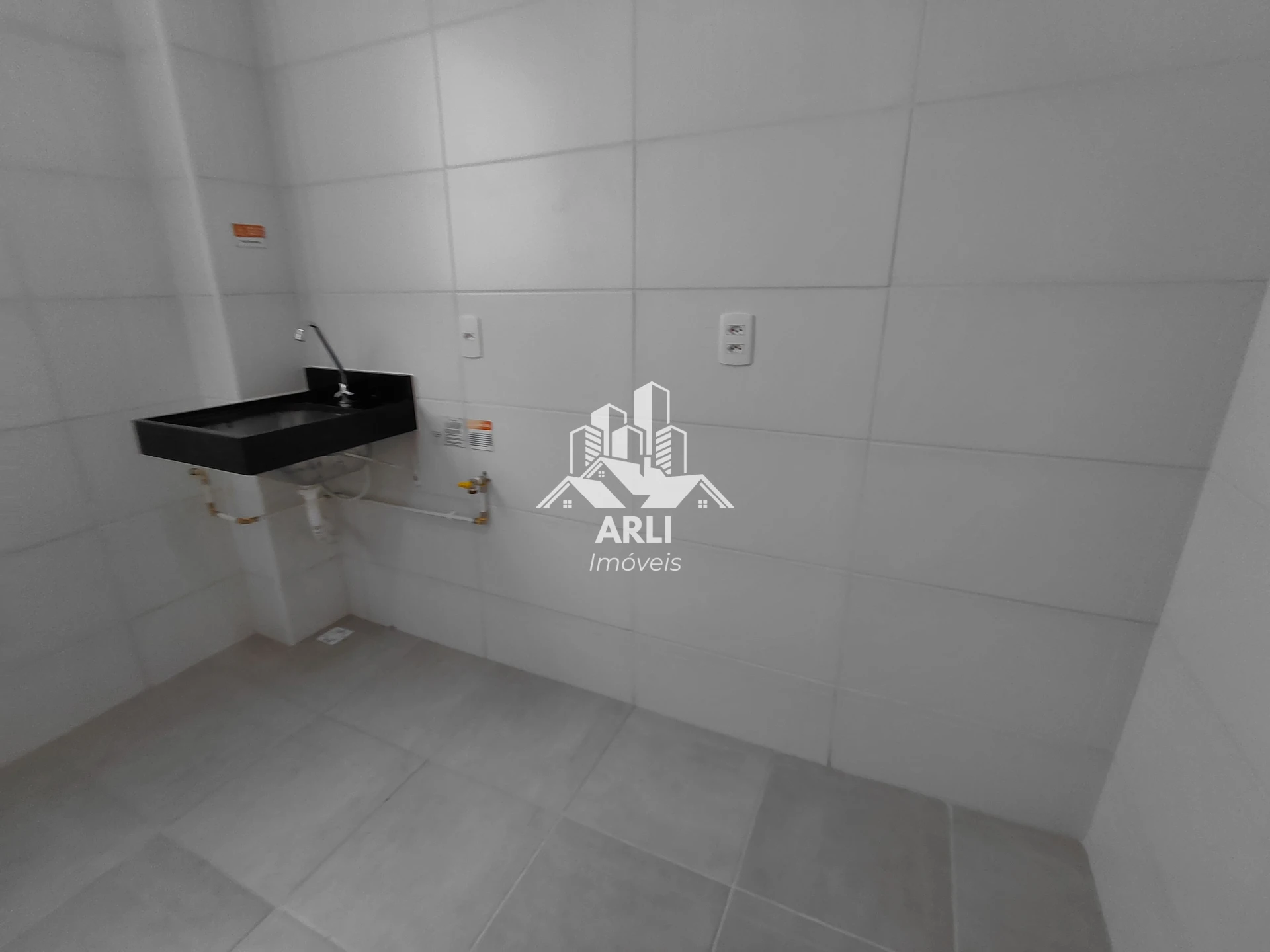 NOVO • NUNCA HABITADO • ÓTIMA LOCALIZAÇÃO - 