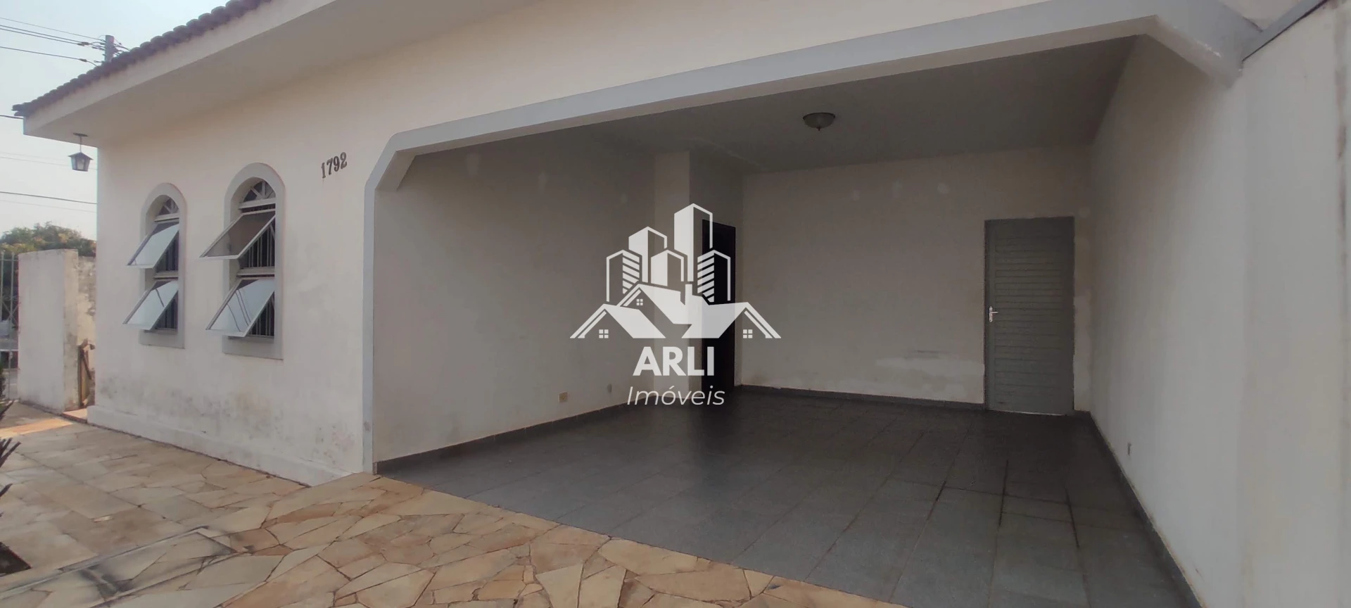 CASA À VENDA JD CAVALARI, PONTO COMERCIAL !!!