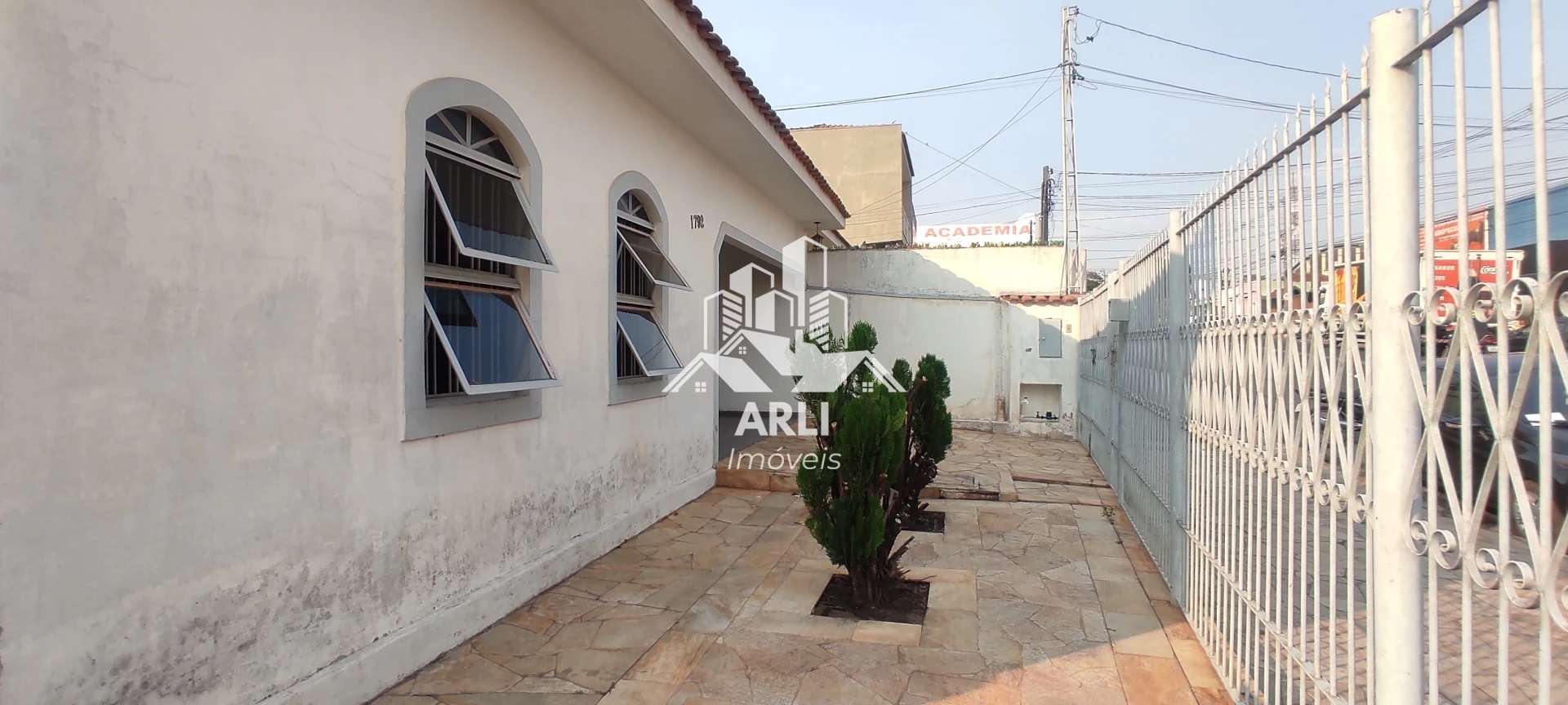 CASA À VENDA JD CAVALARI, PONTO COMERCIAL !!! - 