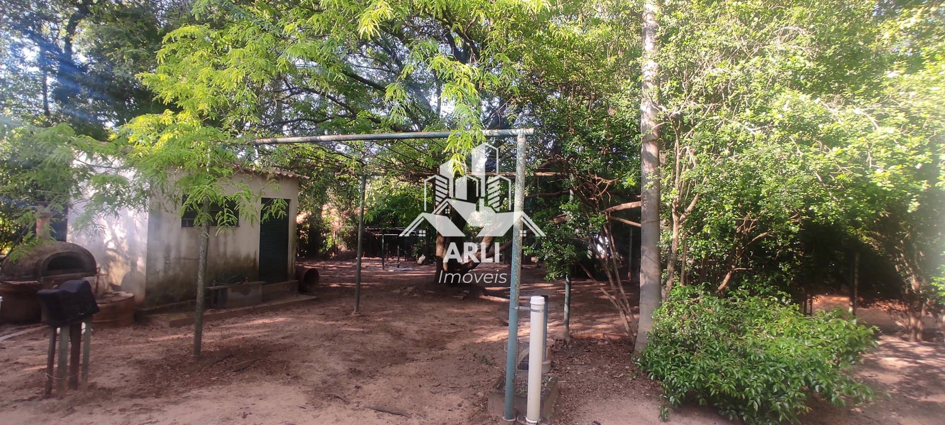 CHÁCARA À VENDA ALAMEDA SANTA CAROLINA QUITADA COM 5.000M2 !!! - 