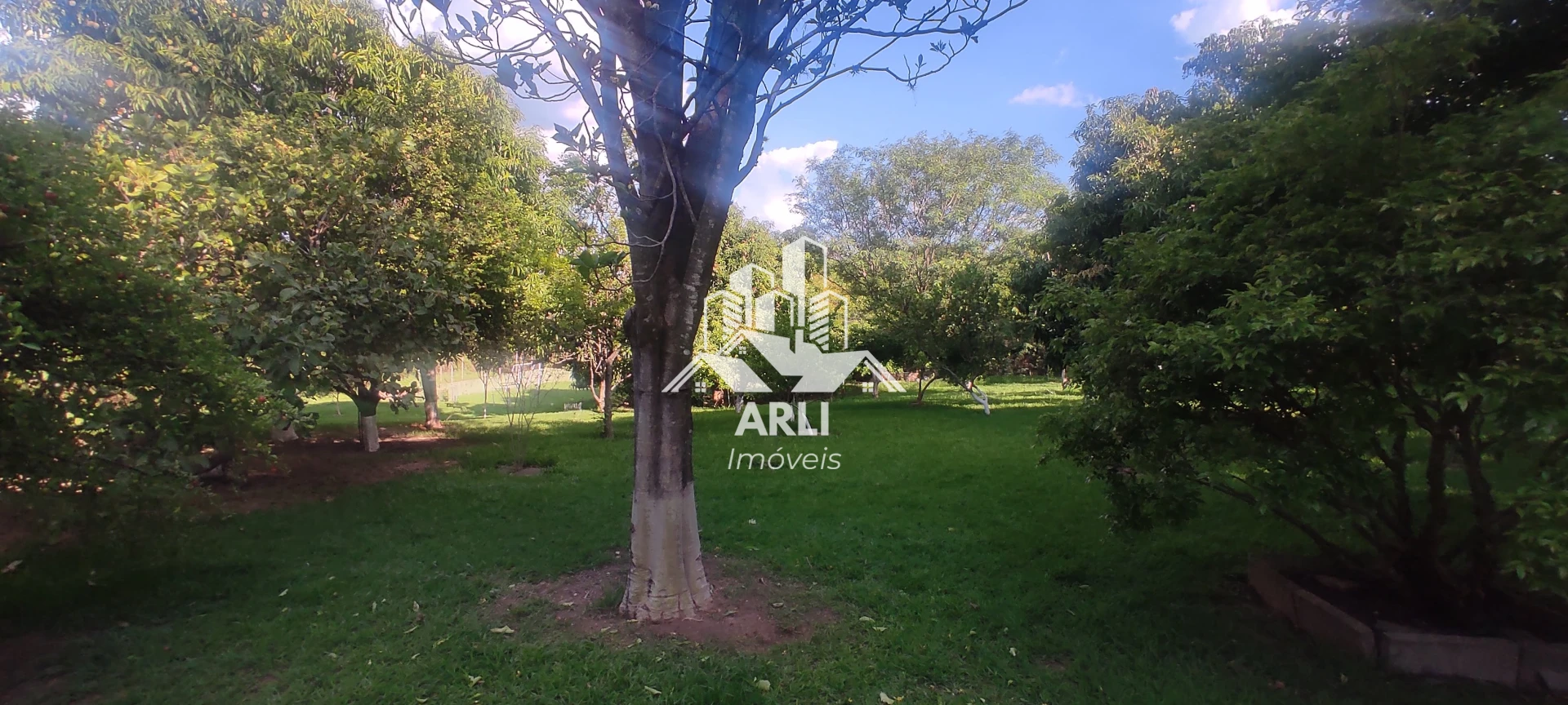 CHÁCARA À VENDA ALAMEDA SANTA CAROLINA QUITADA COM 5.000M2 !!! - 