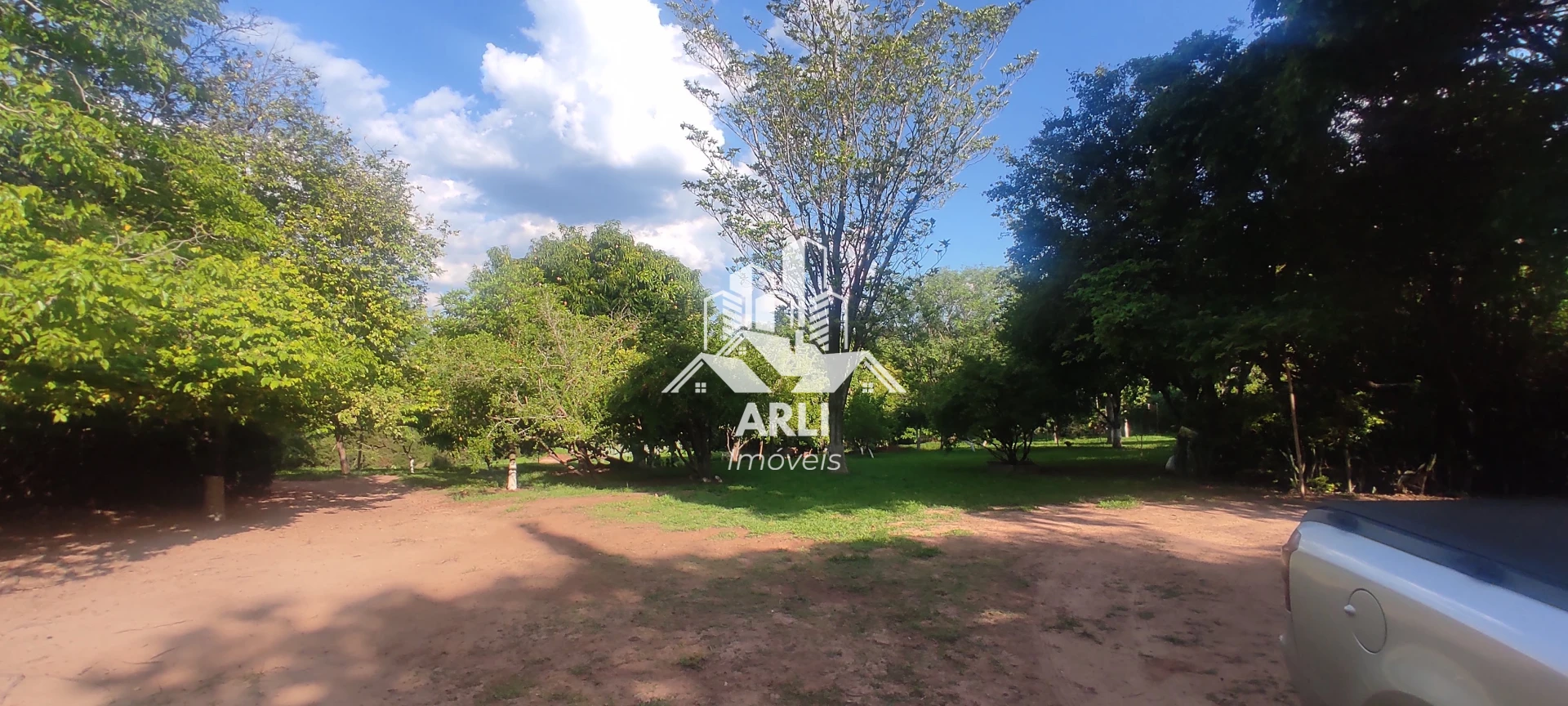 CHÁCARA À VENDA ALAMEDA SANTA CAROLINA QUITADA COM 5.000M2 !!! - 