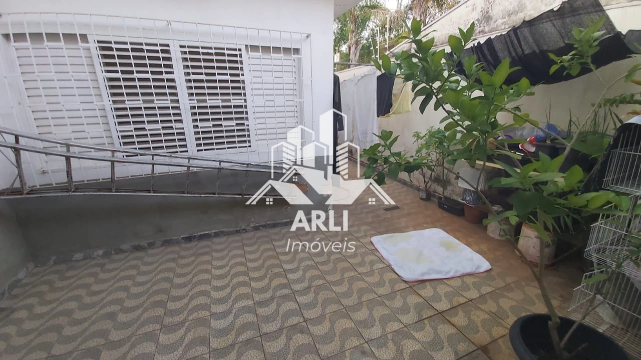 CASA À VENDA – BAIRRO MARIA IZABEL – MARÍLIA/SP  Excelente imóvel localizado em região privilegiada, atrás do Shopping Esmeralda, com fácil acesso e ótima infraestrutura ao redor. - 