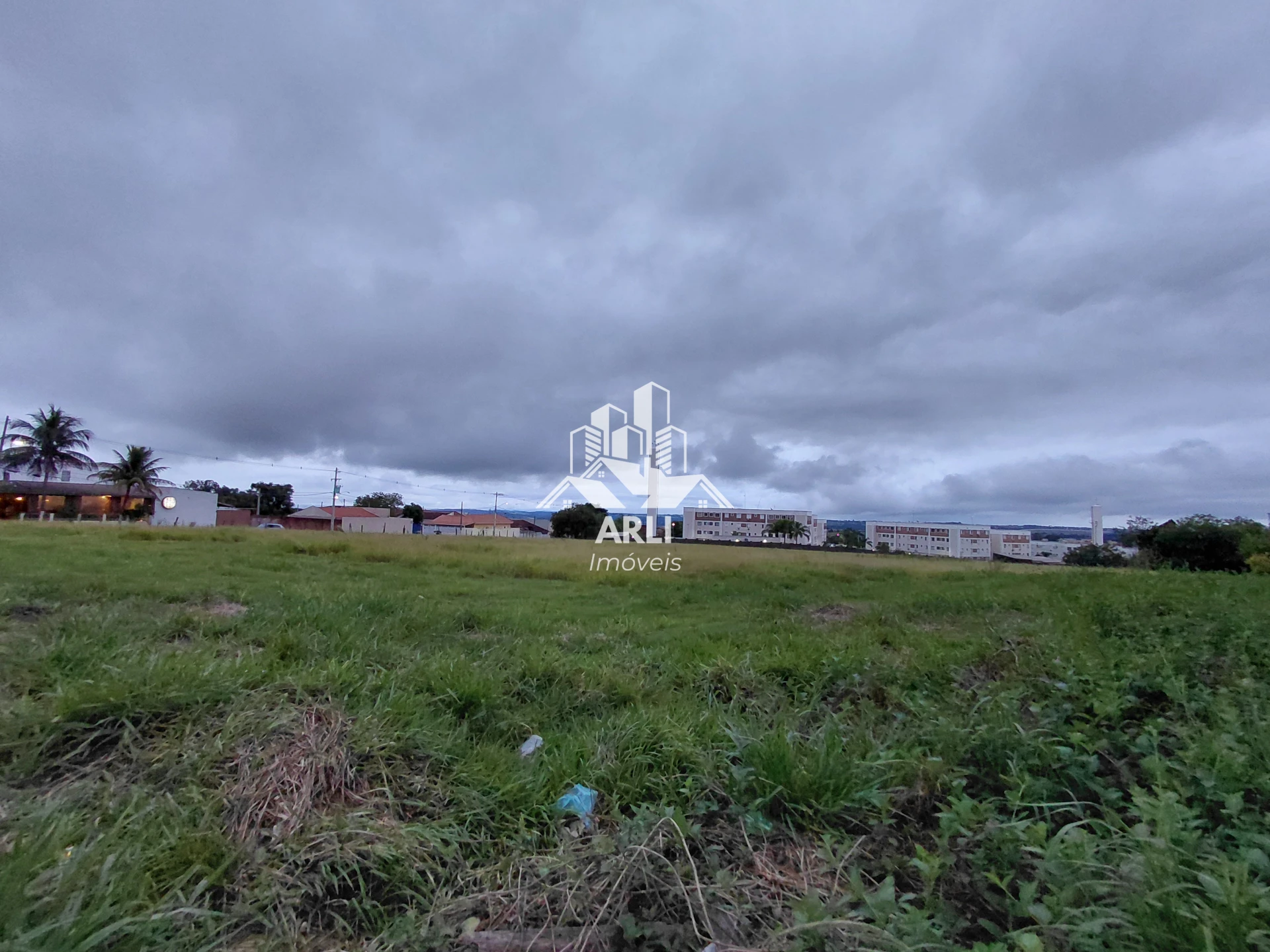 OPORTUNIDADE ÚNICA PARA INVESTIDORES! Área de 21.000m² em região de grande expansão e valorização, localização estratégica e alto potencial para empreendimentos residenciais, comerciais ou industriais! - 