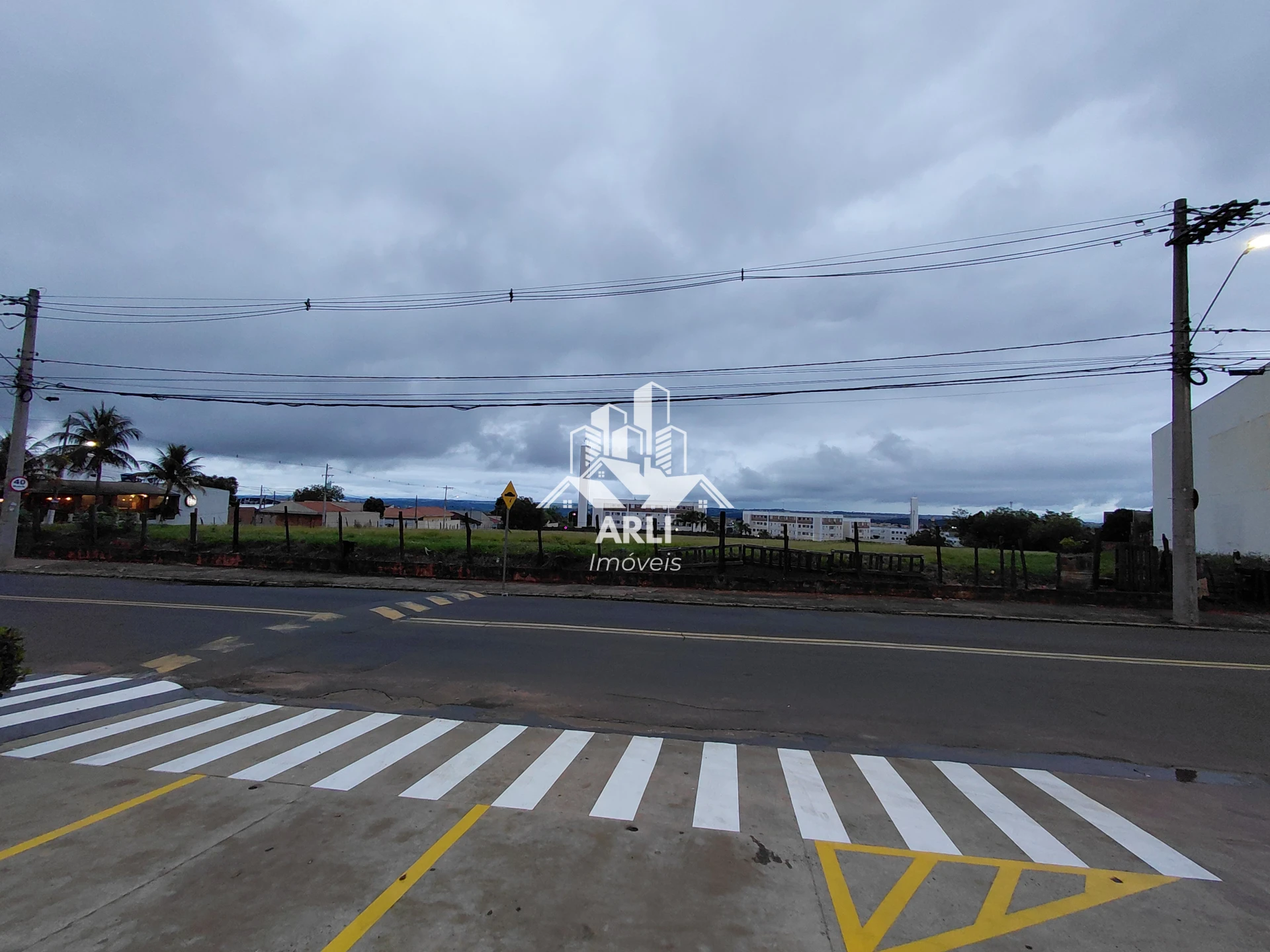OPORTUNIDADE ÚNICA PARA INVESTIDORES! Área de 21.000m² em região de grande expansão e valorização, localização estratégica e alto potencial para empreendimentos residenciais, comerciais ou industriais! - 