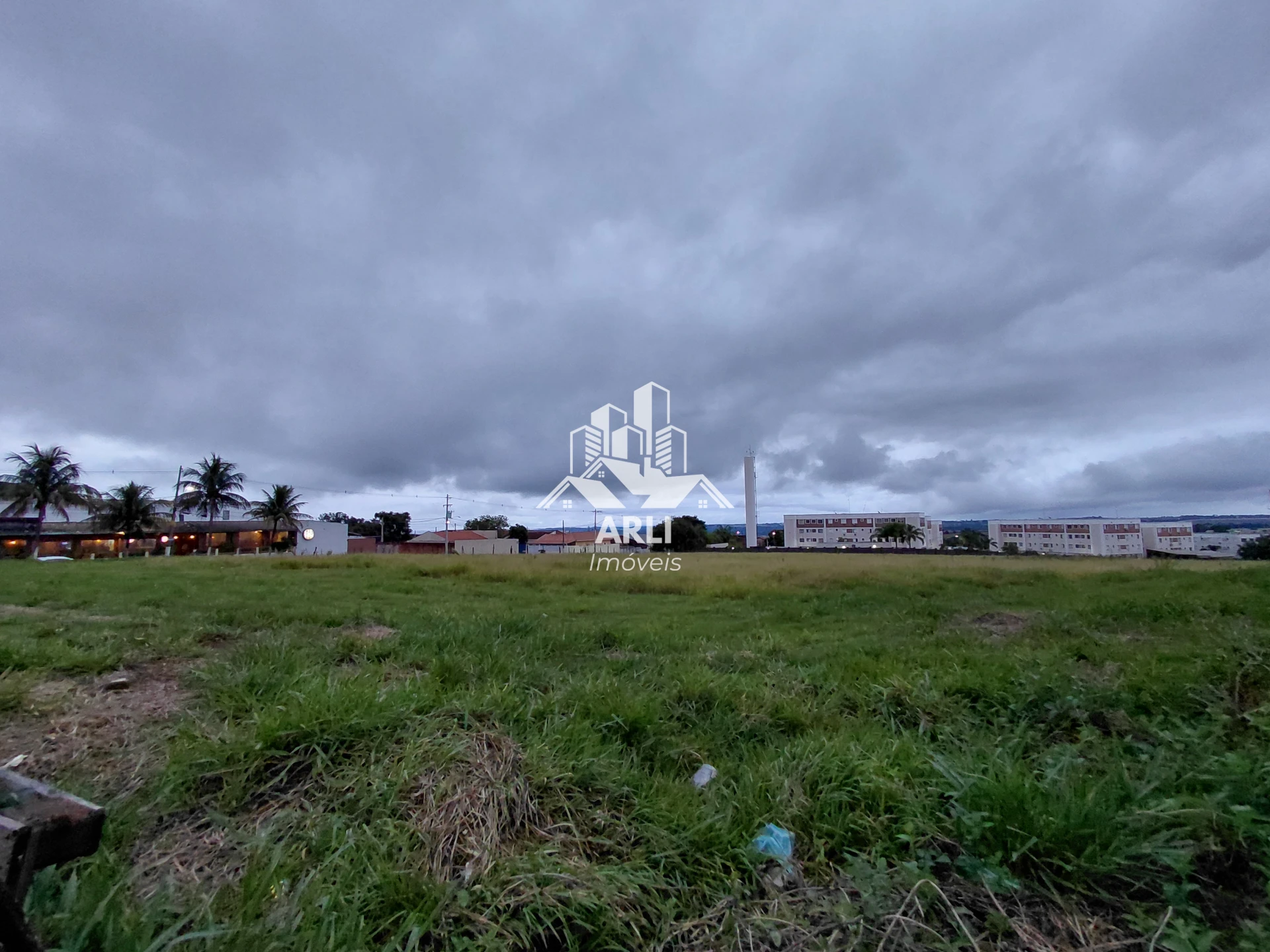 OPORTUNIDADE ÚNICA PARA INVESTIDORES! Área de 21.000m² em região de grande expansão e valorização, localização estratégica e alto potencial para empreendimentos residenciais, comerciais ou industriais! - 