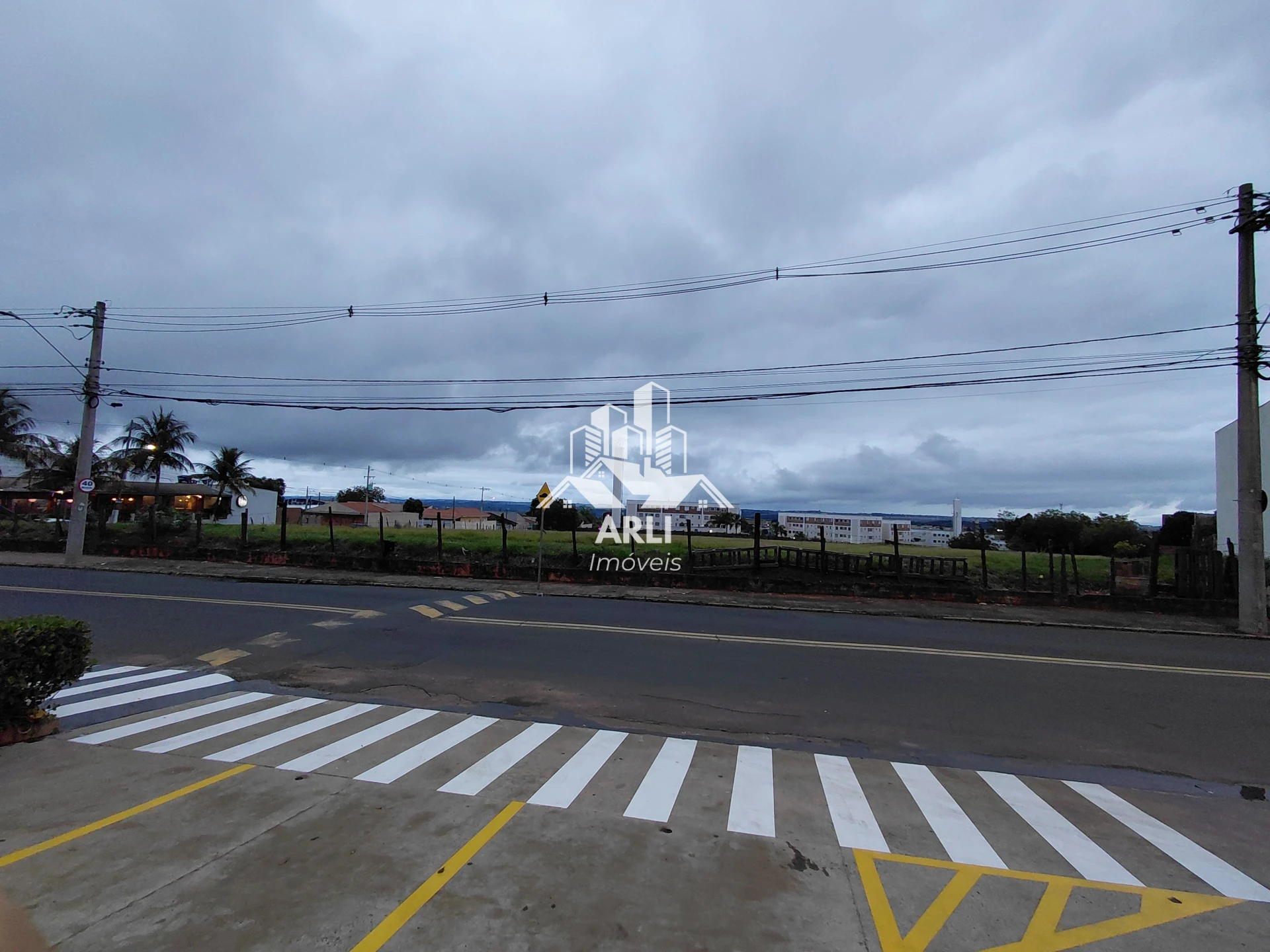 OPORTUNIDADE ÚNICA PARA INVESTIDORES! Área de 21.000m² em região de grande expansão e valorização, localização estratégica e alto potencial para empreendimentos residenciais, comerciais ou industriais!