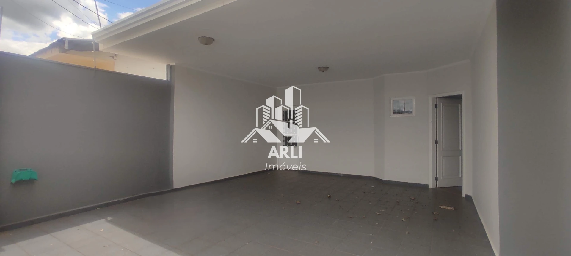 CASA À VENDA JD PARATI, EXCELENTE OPORTUNIDADE!!!