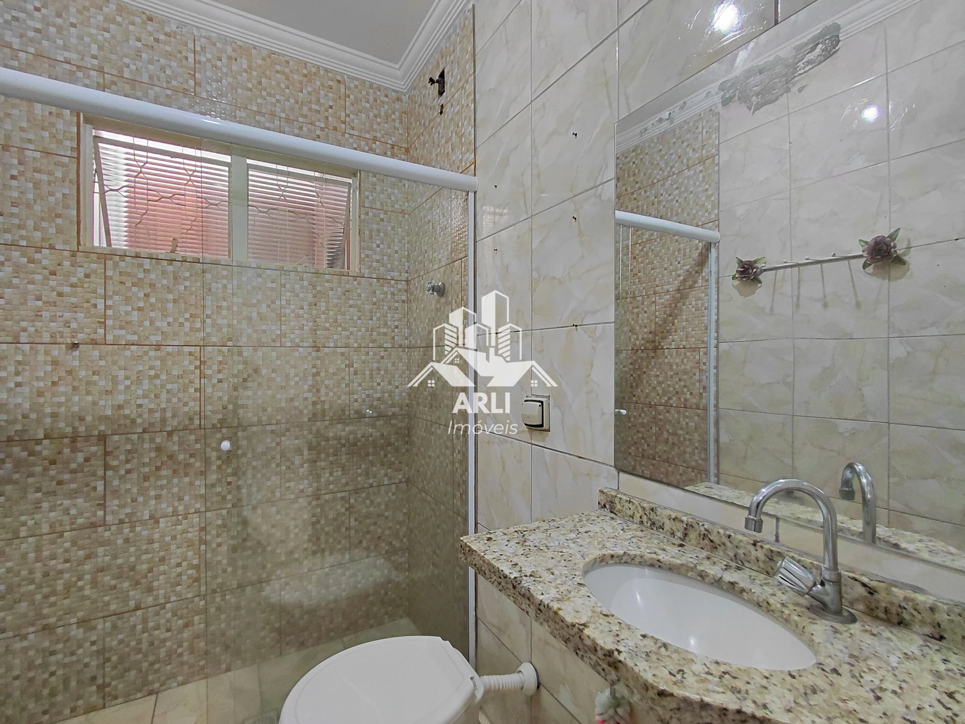 CASA À VENDA NO SANTA ANTONIETA, COM SUITE,PROXIMO AO CEASA ! - 