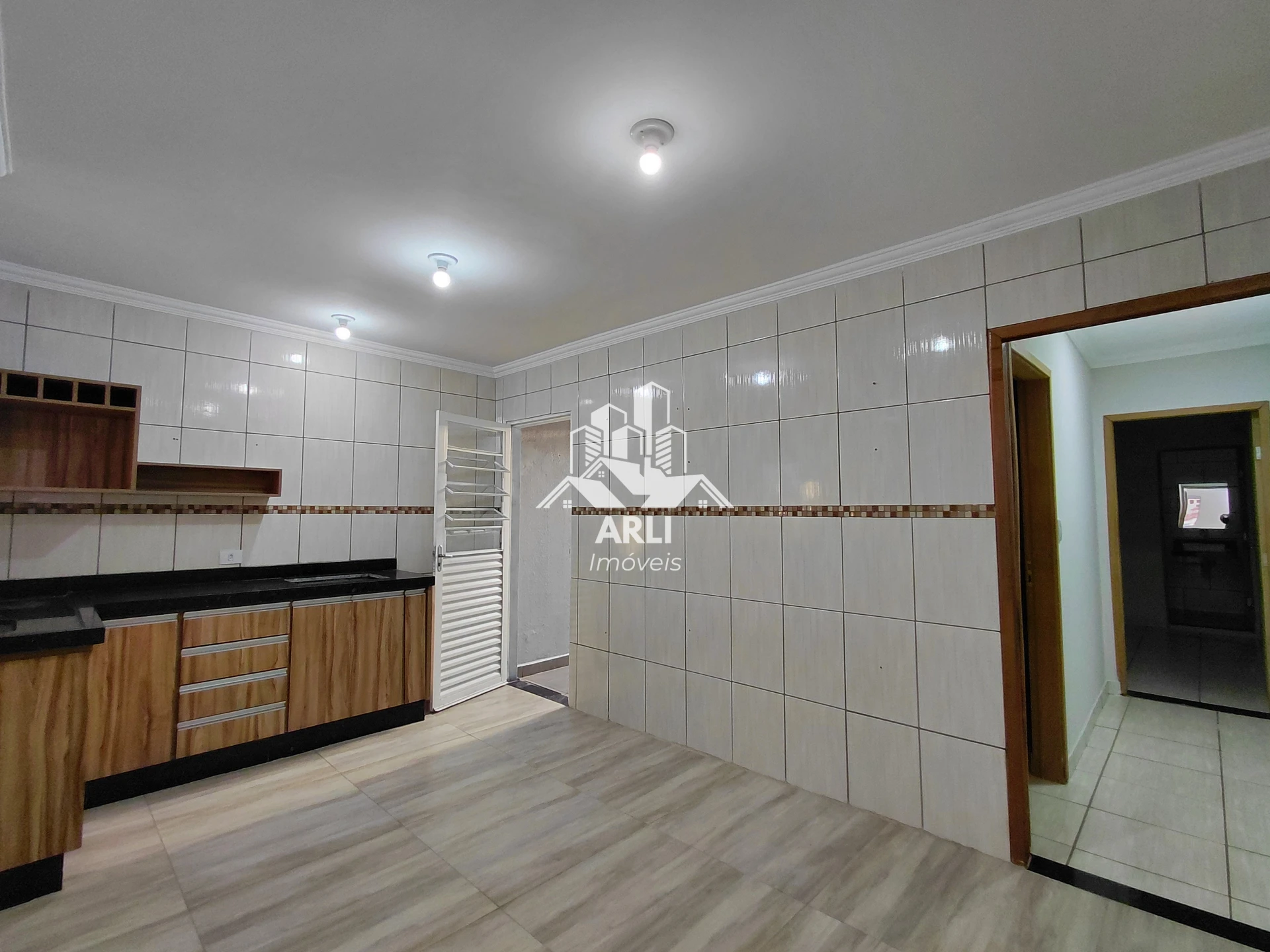 CASA À VENDA NO SANTA ANTONIETA, COM SUITE,PROXIMO AO CEASA !