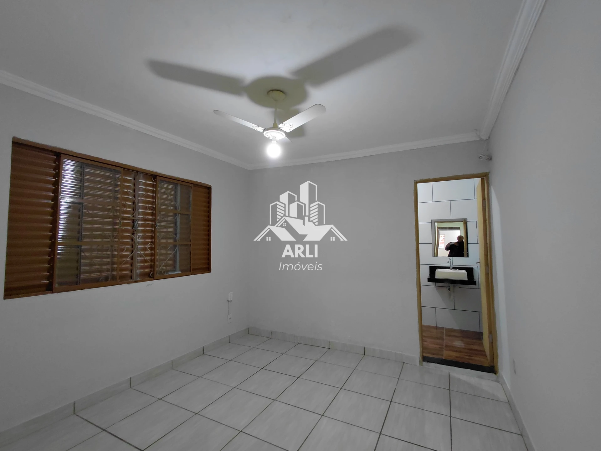 CASA À VENDA NO SANTA ANTONIETA, COM SUITE,PROXIMO AO CEASA ! - 