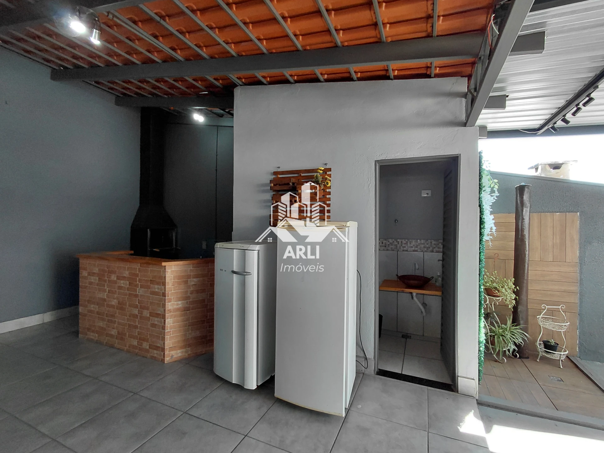  CASA À VENDA | JD. PEROLA- Conforto, lazer e potencial de renda em um só imóvel! - 