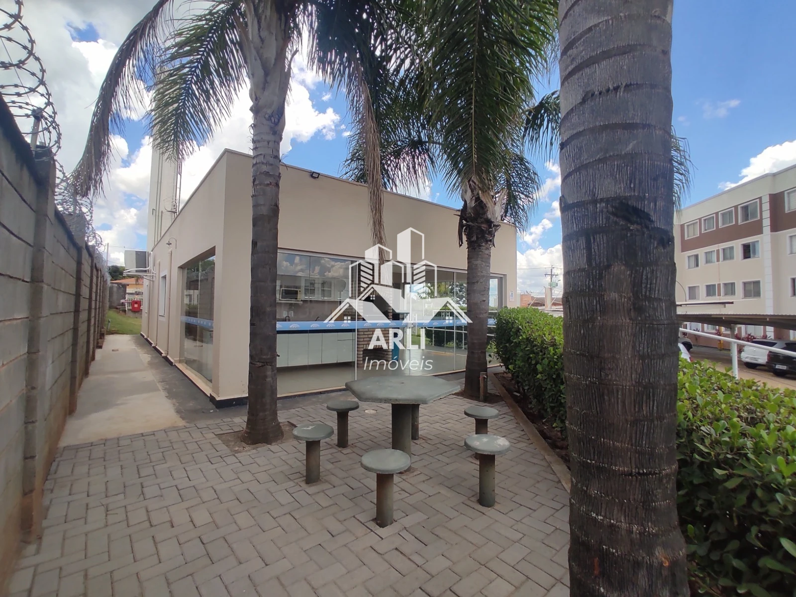 APARTAMENTO À VENDA CONDOMINIO MERIDIEN COM MOBILIA!