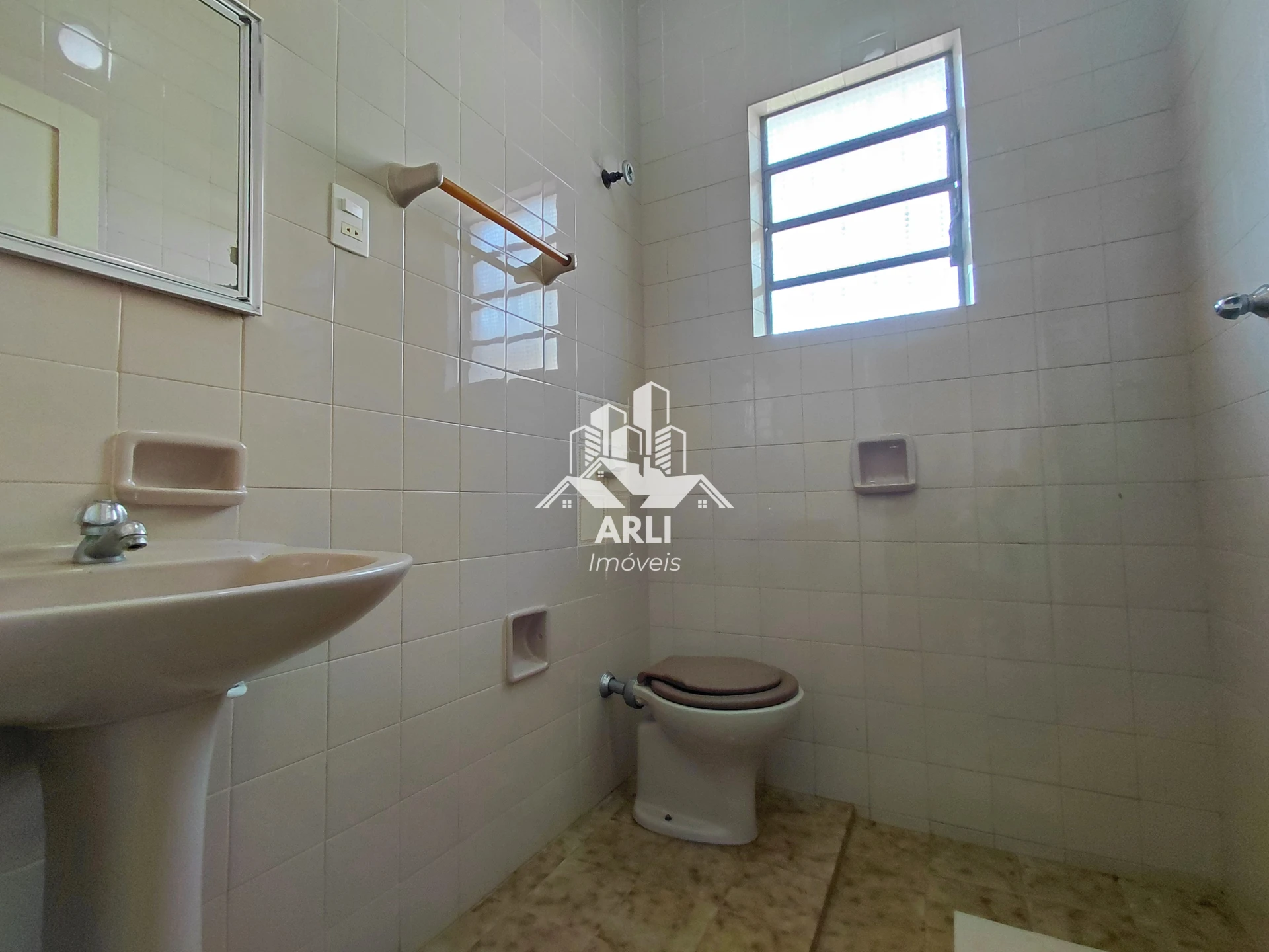 Oportunidade Imperdível! Casa à Venda Próxima ao Tauste Norte(600M2 DE ÁREA ÚTIL) - 