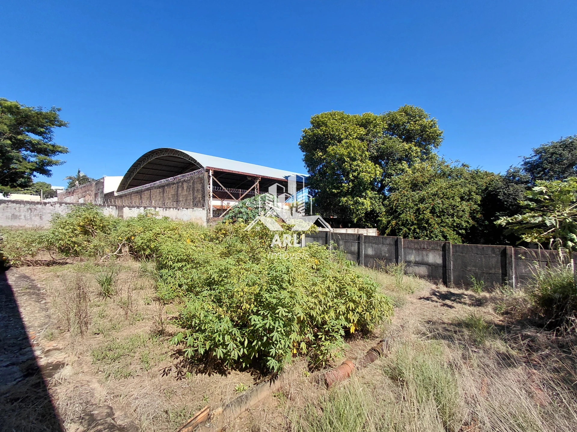 Oportunidade Imperdível! Casa à Venda Próxima ao Tauste Norte(600M2 DE ÁREA ÚTIL) - 