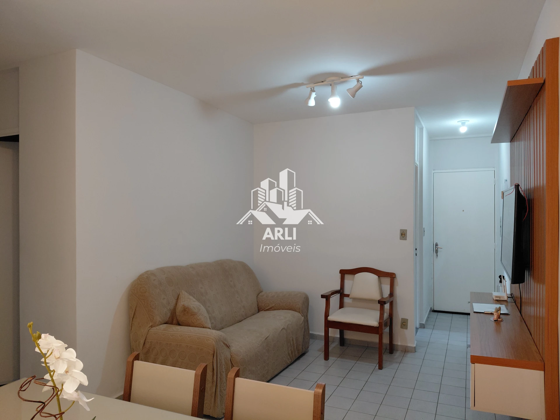 (MOBILIADO)OPORTUNIDADE PARA MORAR BEM,  ALTOS DA COLINA! (3-DORMITÓRIOS) - 