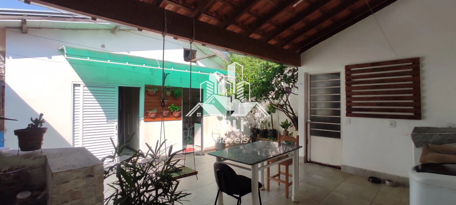 CASA À VENDA PROXIMO AO NIKKEY CLUB !!! - 