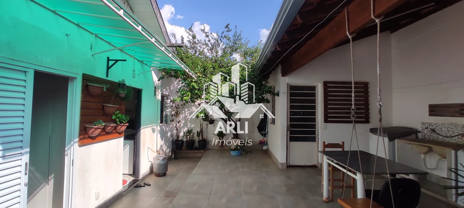 CASA À VENDA PROXIMO AO NIKKEY CLUB !!!