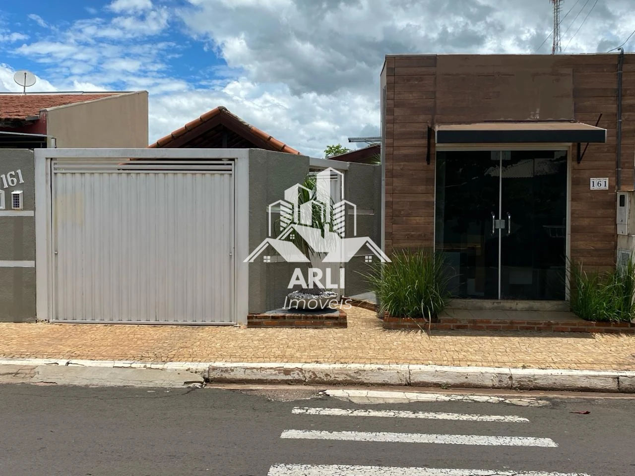 CASA À VENDA EM ECHAPORÃ.  ACEITA PERMUTA EM MARILIA!!!