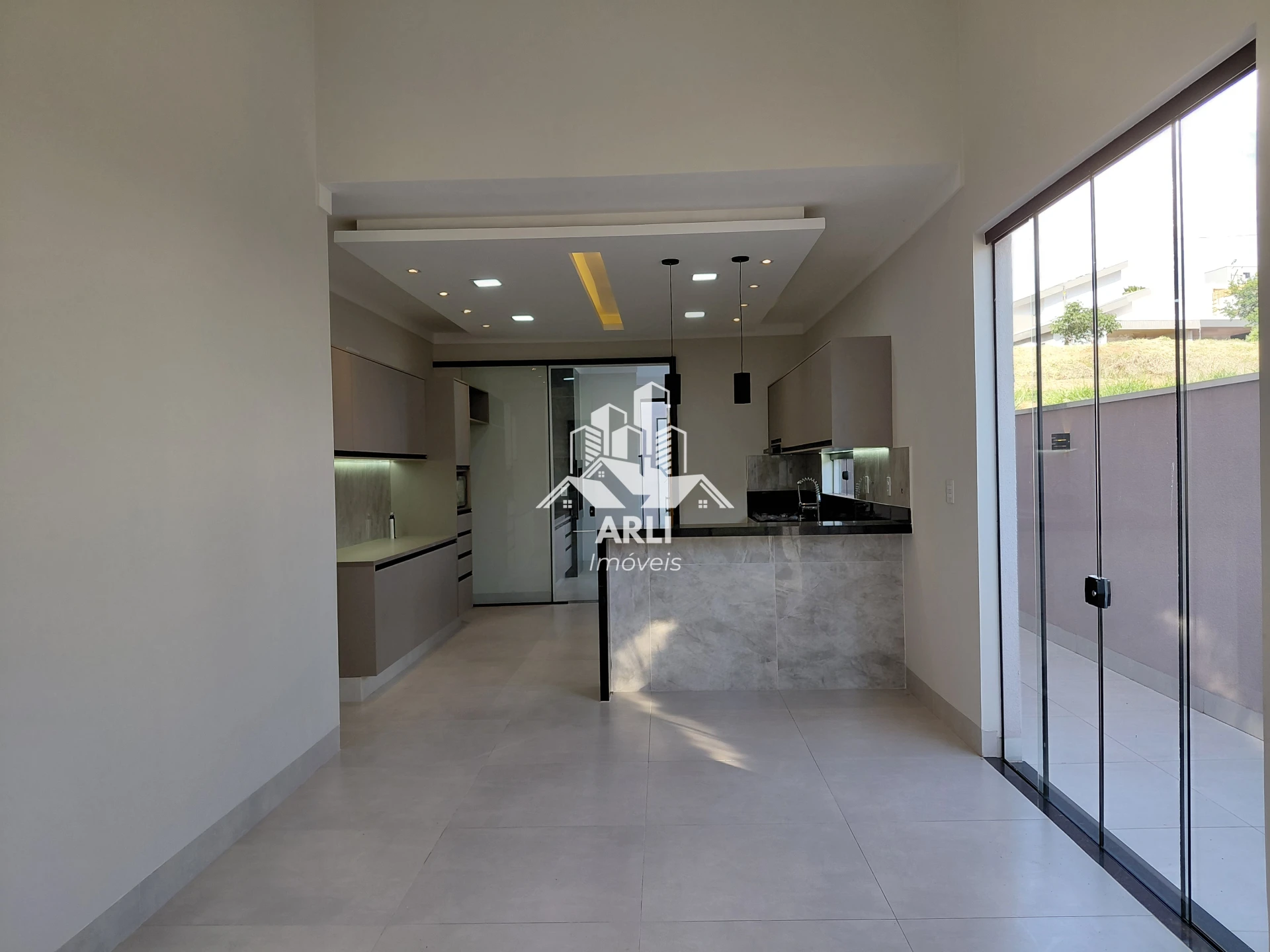 CASA À VENDA ! CONDOMINIO VERANA COM TRÊS SUITES !!! - 