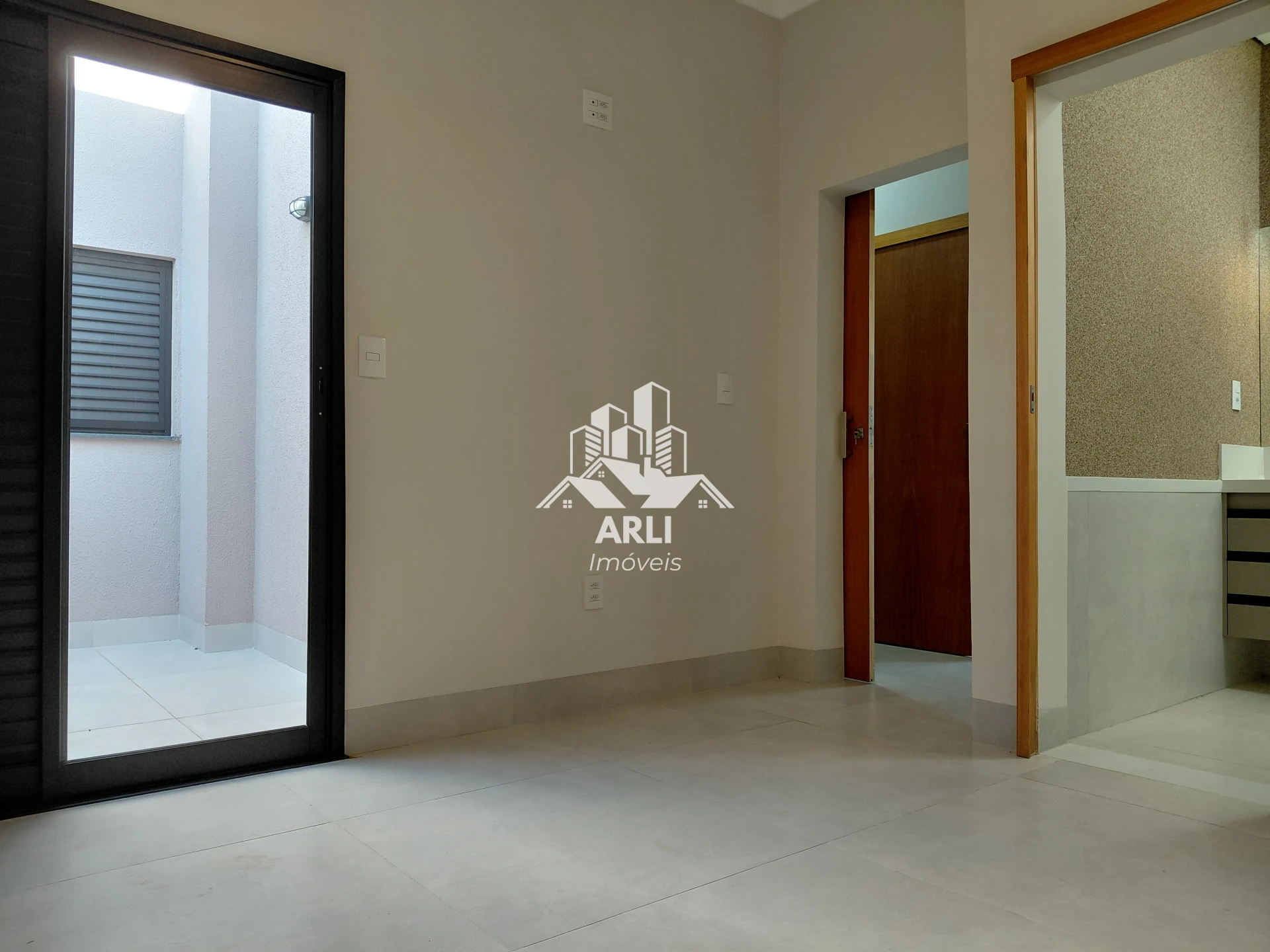 CASA À VENDA ! CONDOMINIO VERANA COM TRÊS SUITES !!! - 