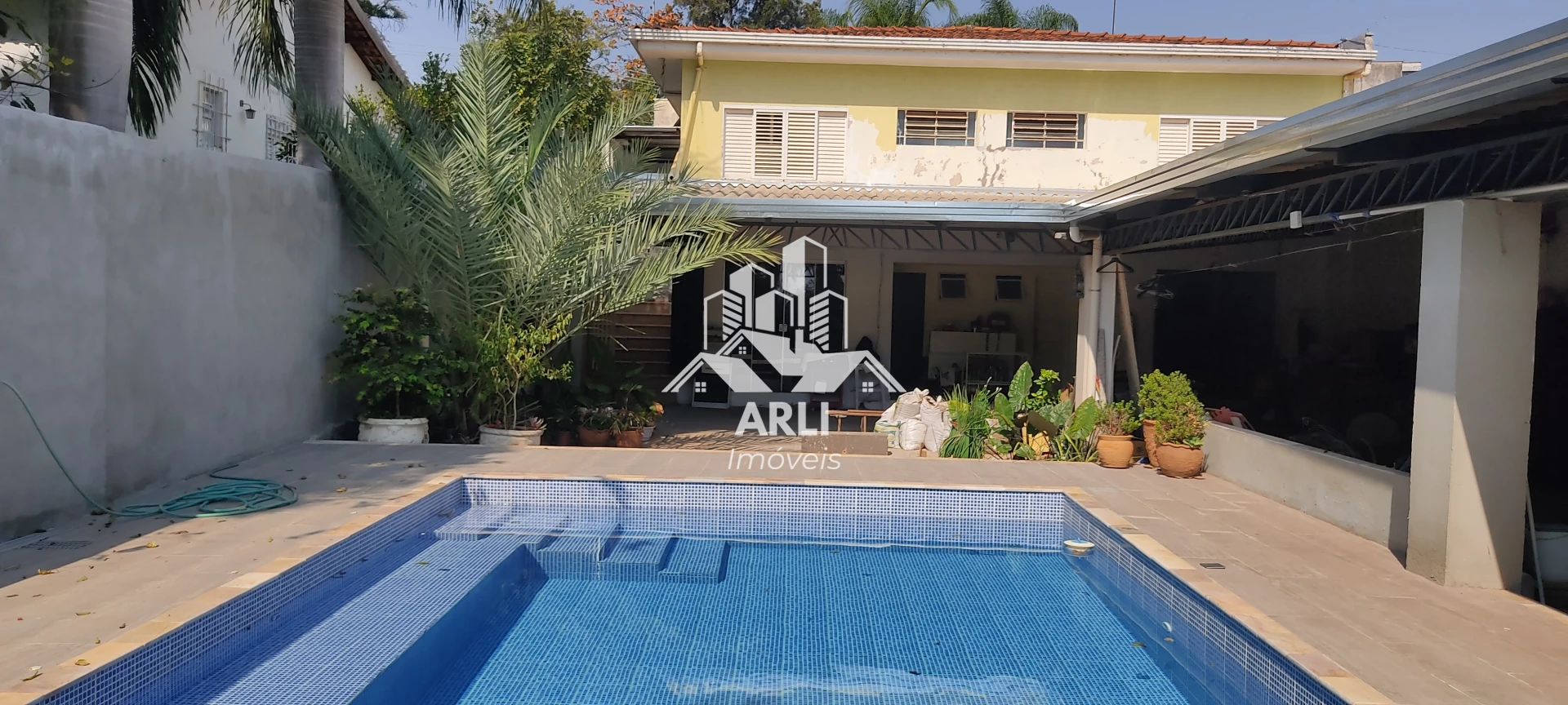 CASA À VENDA PROXIMO AO COLEGIO CRISTO REI . - 