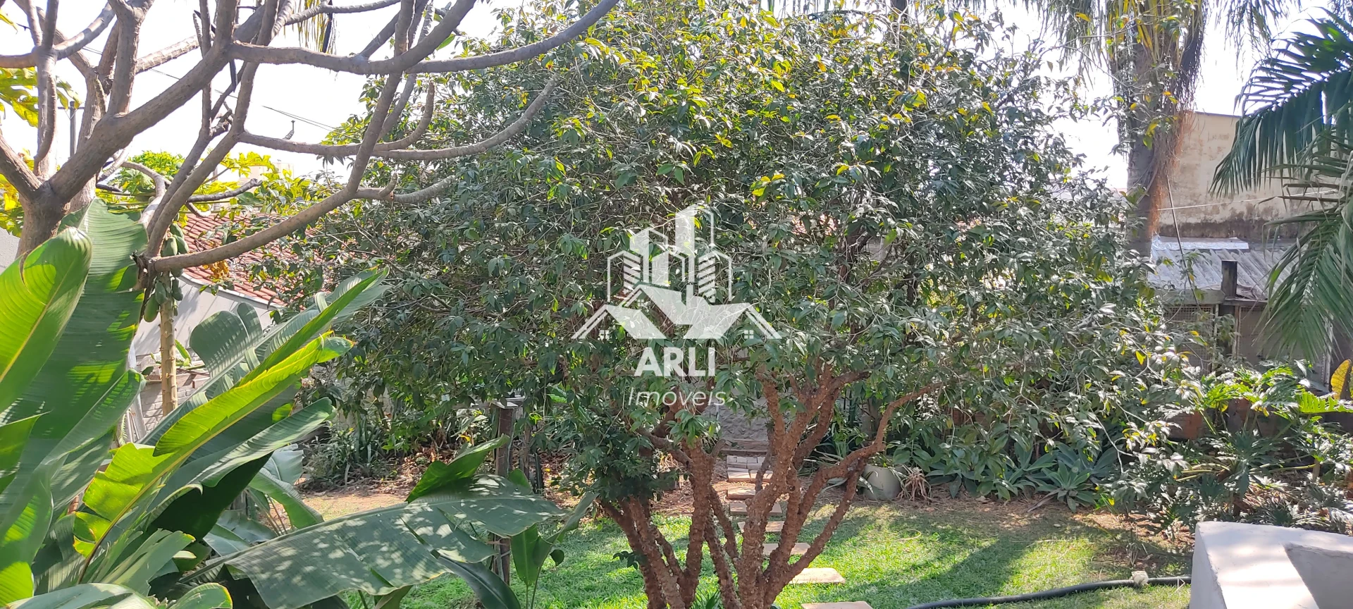 CASA À VENDA PROXIMO AO COLEGIO CRISTO REI . - 