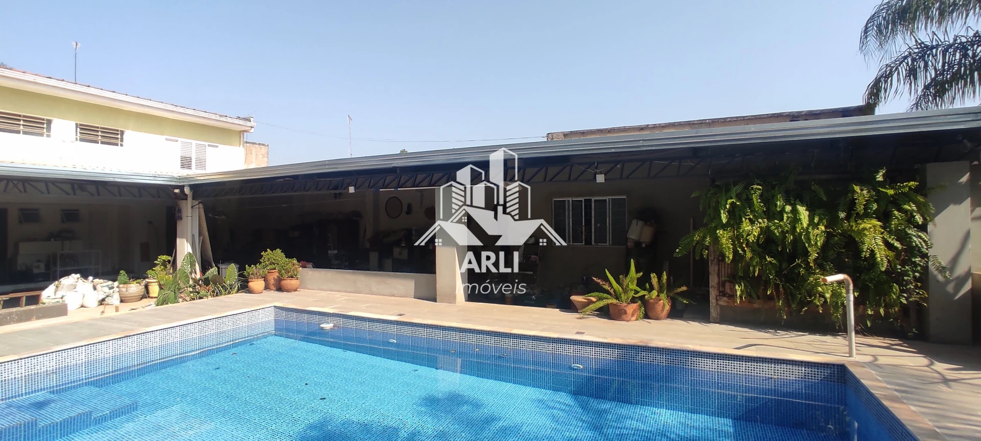 CASA À VENDA PROXIMO AO COLEGIO CRISTO REI . - 