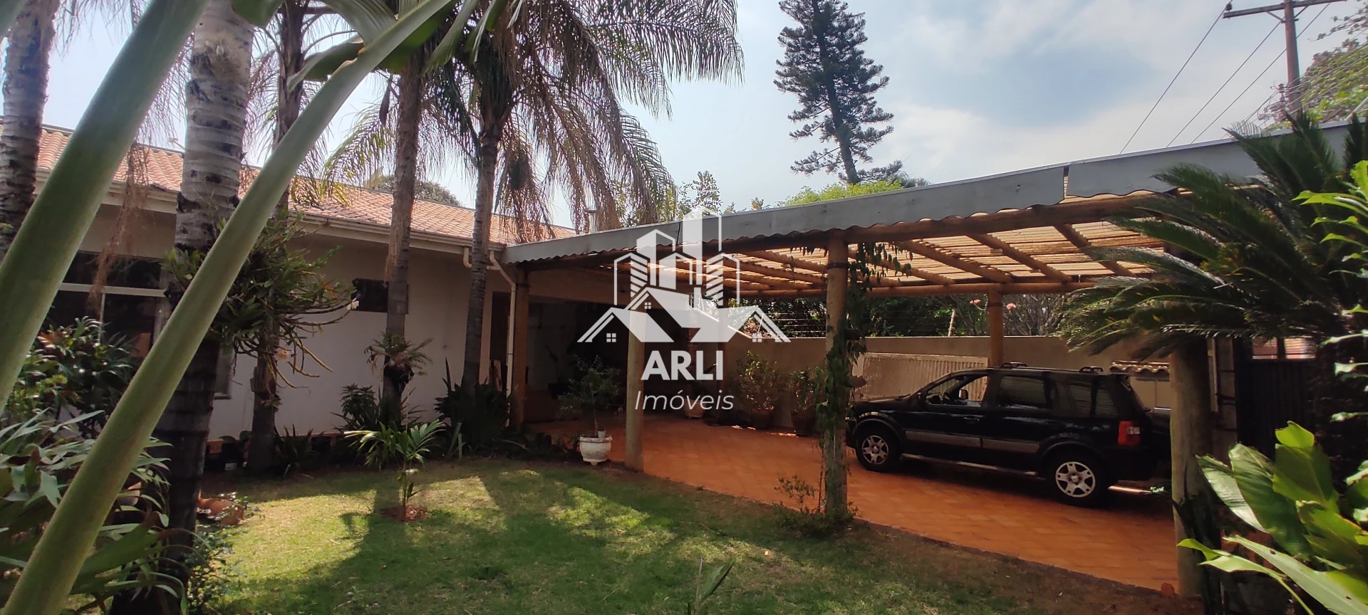 CASA À VENDA PROXIMO AO COLEGIO CRISTO REI .