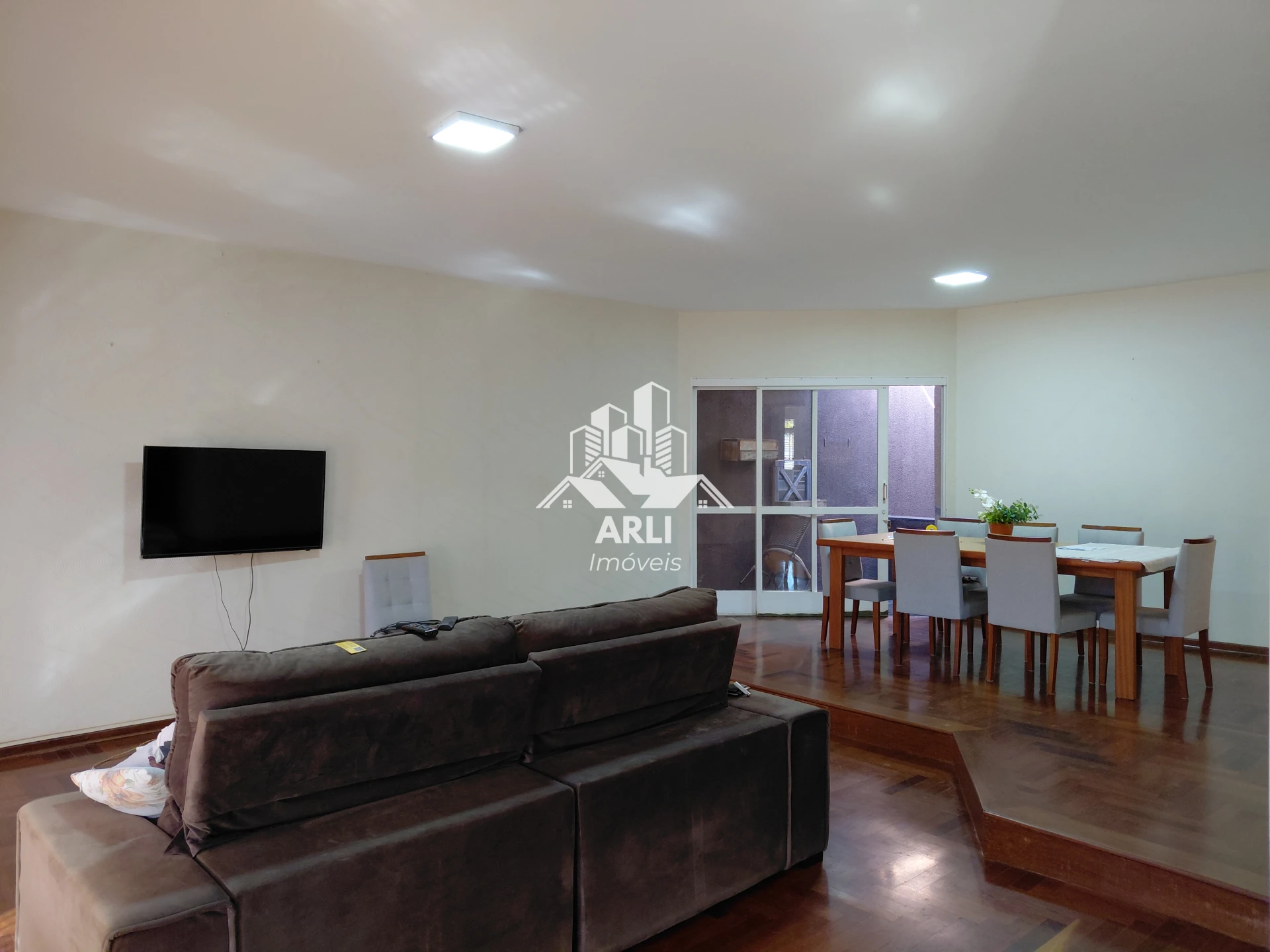  EXCELENTE CASA À VENDA – LOCALIZAÇÃO PRIVILEGIADA! PRÓXIMO MARÍLA SHOPPING! - 