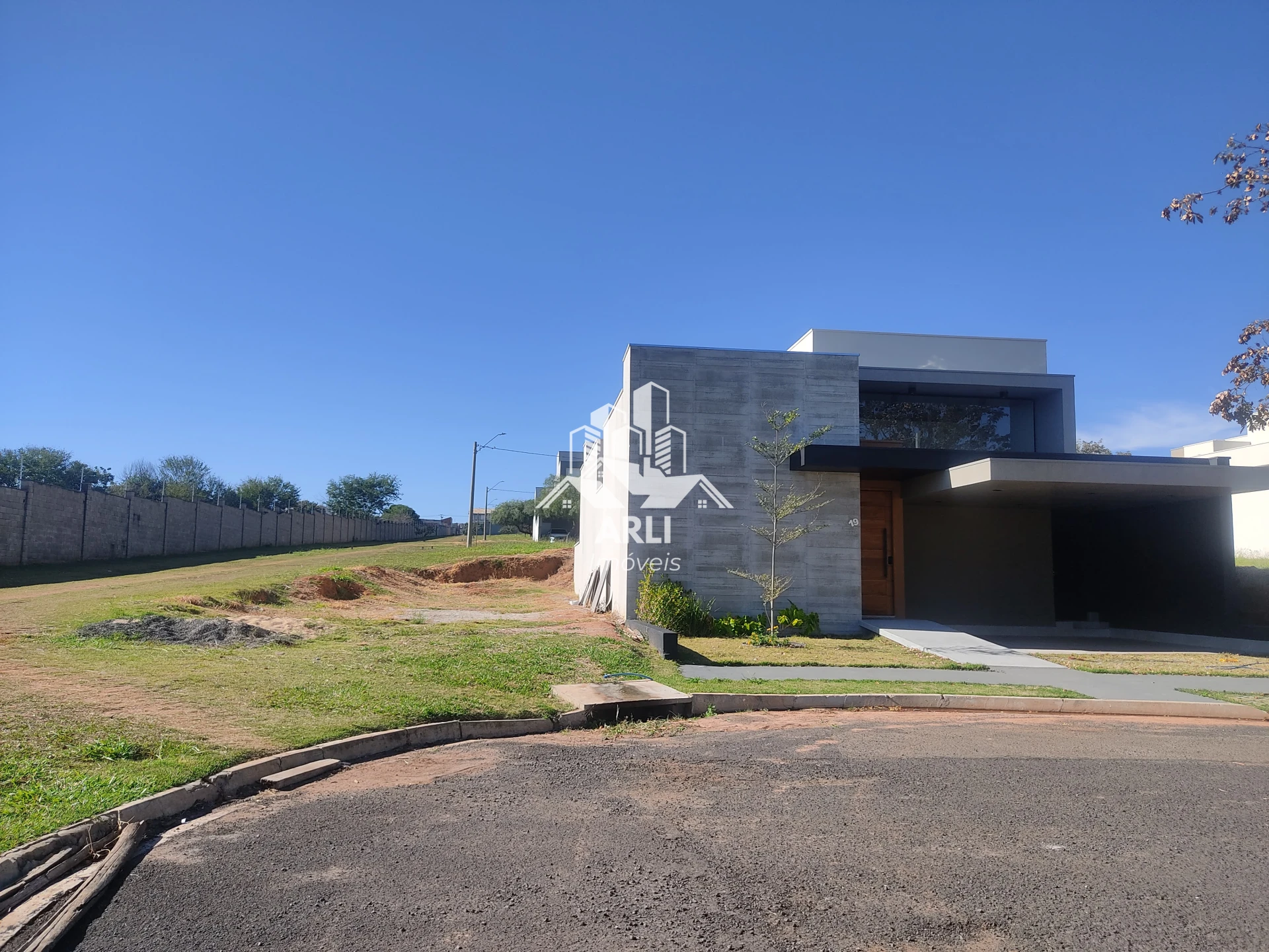 TERRENO GRANDE À VENDA ,CONDOMINIO VERANA !!! - 