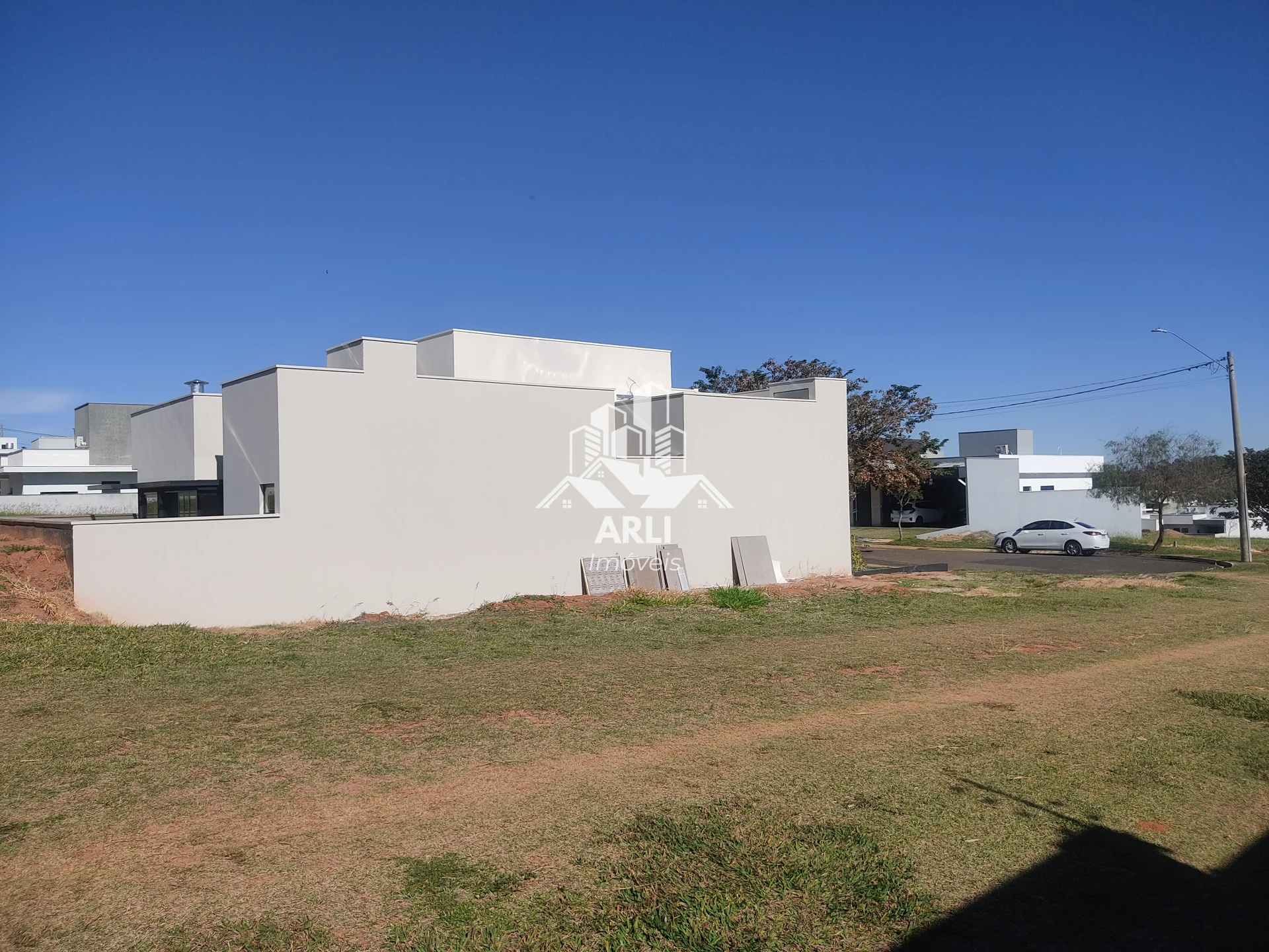 TERRENO GRANDE À VENDA ,CONDOMINIO VERANA !!! - 