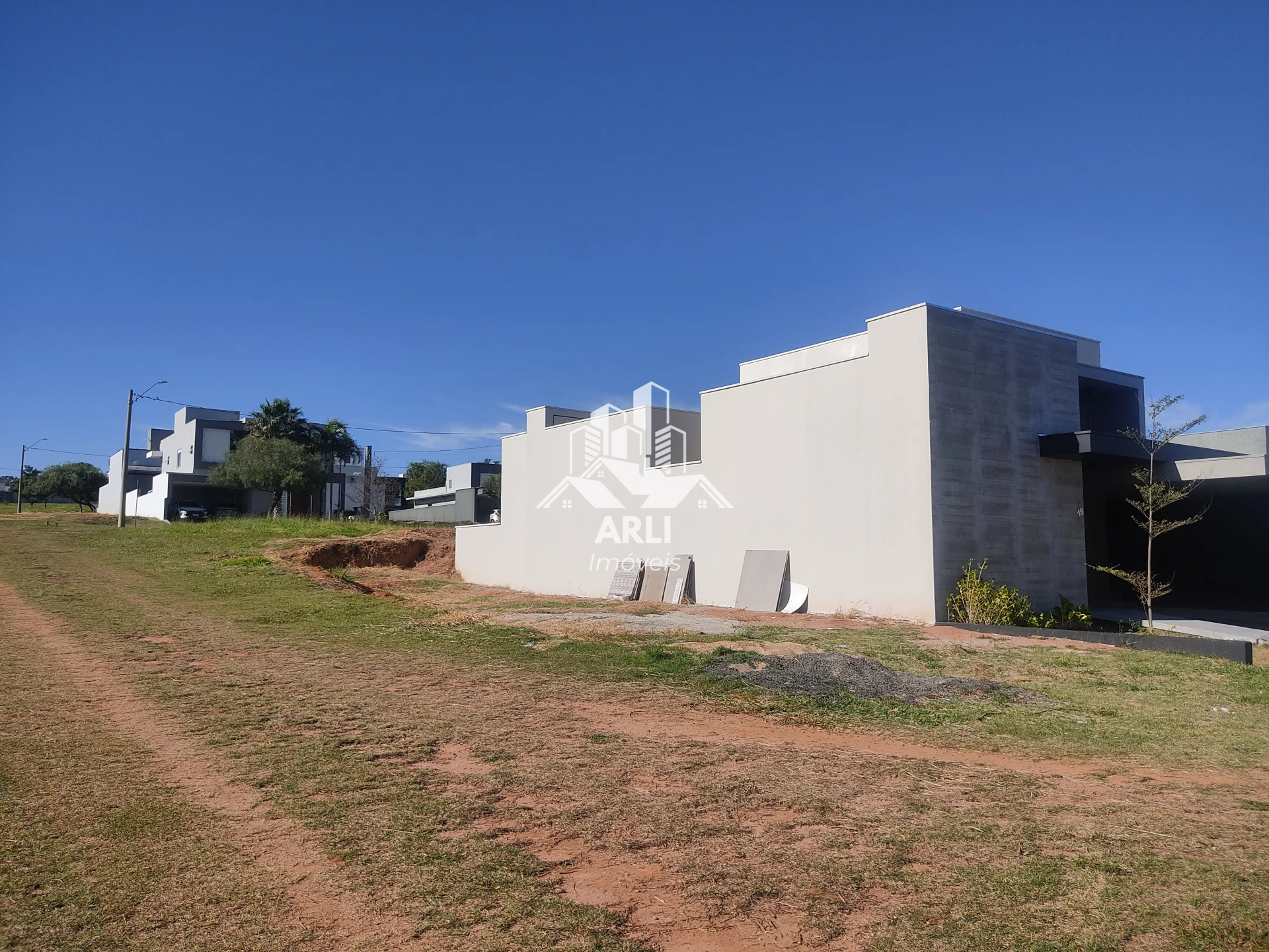 TERRENO GRANDE À VENDA ,CONDOMINIO VERANA !!! - 